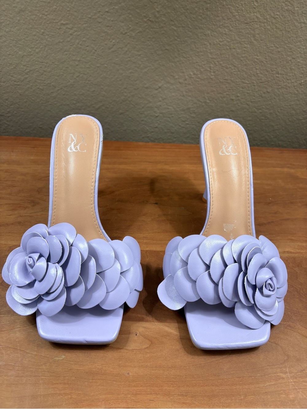 New York & Company Chana Floral Rosette Mules Lavender/Light Purple, size 7.5 - Picture 8 of 16